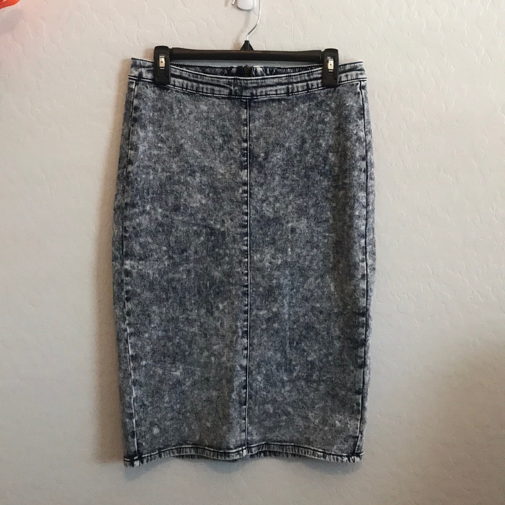 Acid wash stretch jean skirt size large